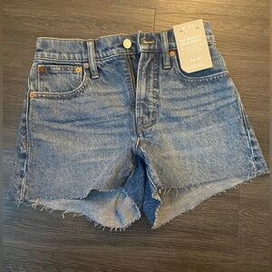 •NWT• Madewell the perfect jean short in W23
